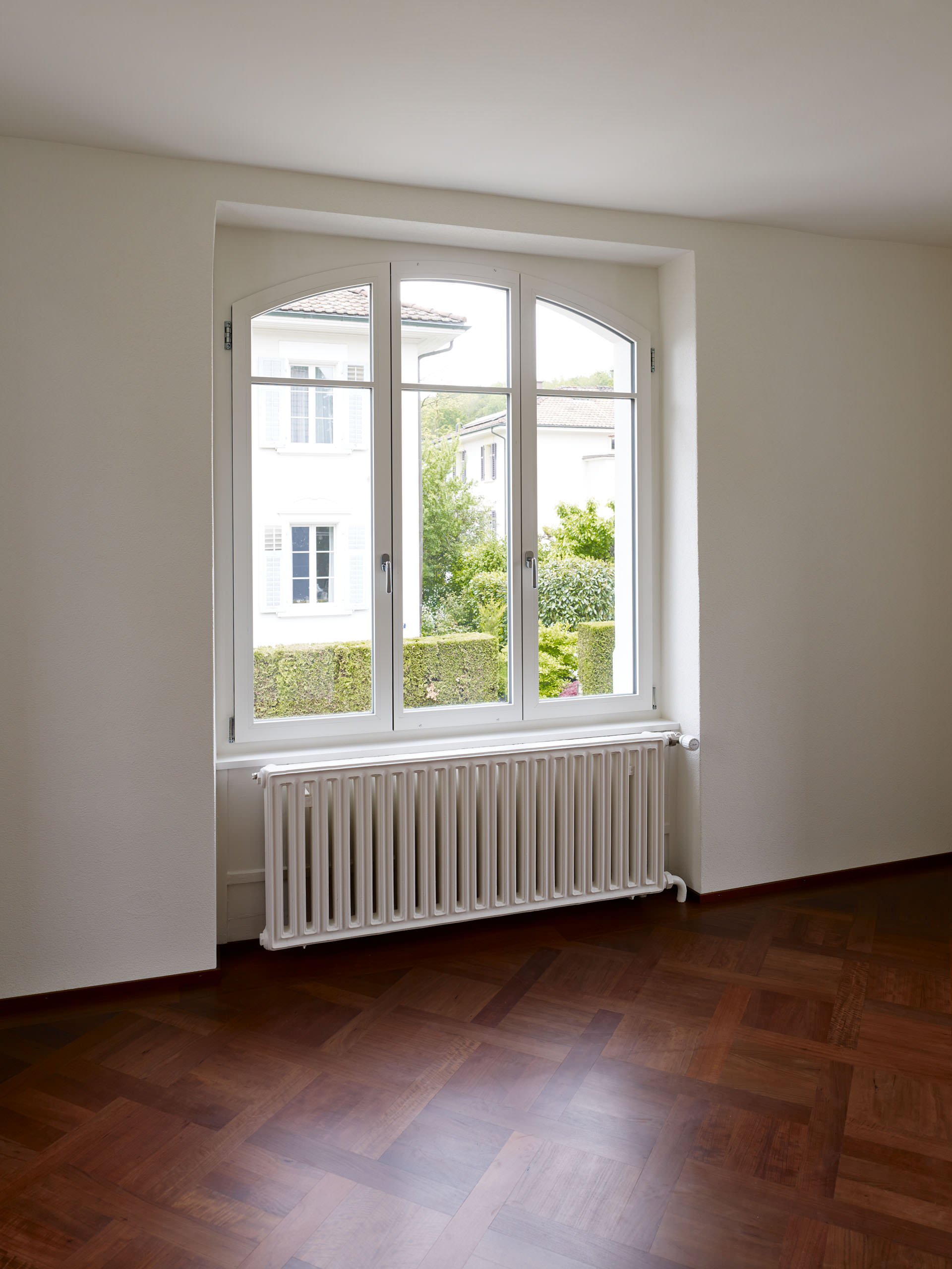 E14496 Alpa 044477 j2560